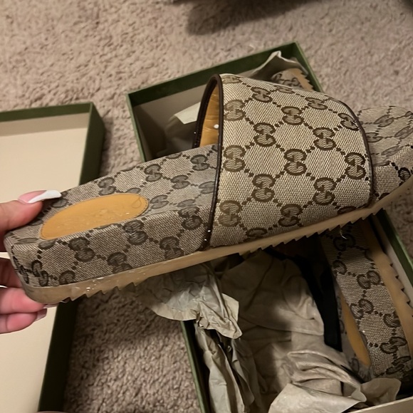 Women’s gucci logo canvas slides - Picture 2 of 10
